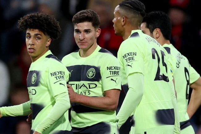  哈兰德双响曼城客场轻取伯恩茅斯稳居榜首